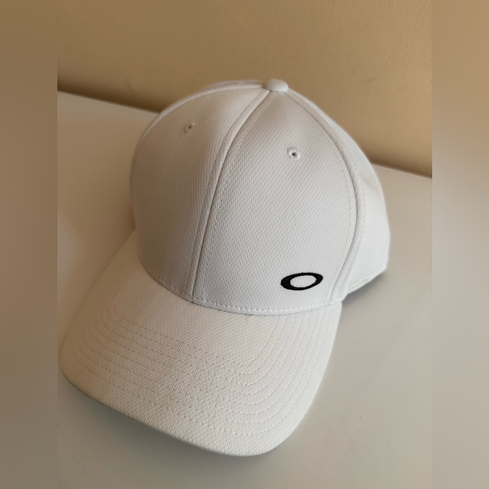 BN/WT - white oakley hat